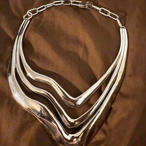 Elegant Silver Necklace Contour x Amanda Steele